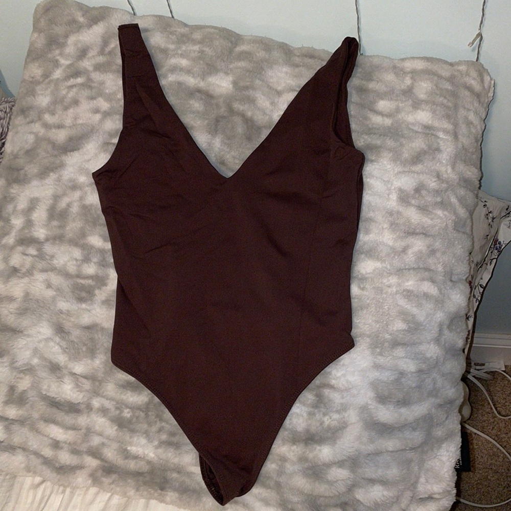 Aritzia Babaton Contour Bodysuit